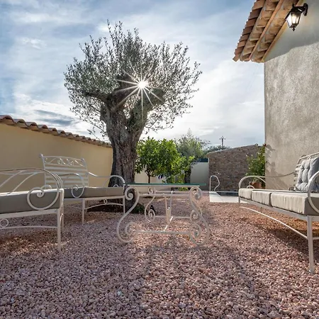 Bed & Breakfast La Bastide Du Rocher Boutique &