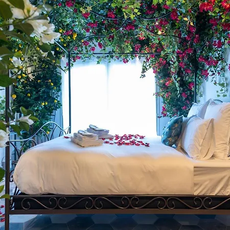Bed & Breakfast La Bastide Du Rocher Boutique &