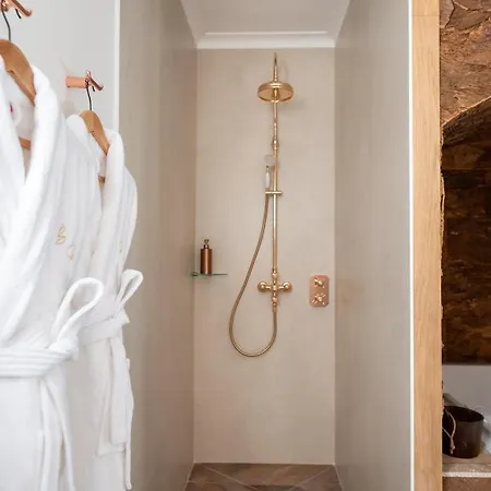 Bed & Breakfast La Bastide Du Rocher Boutique & *
