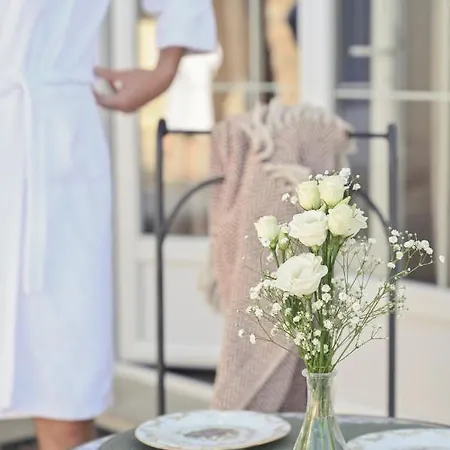 Bed & Breakfast La Bastide Du Rocher Boutique &