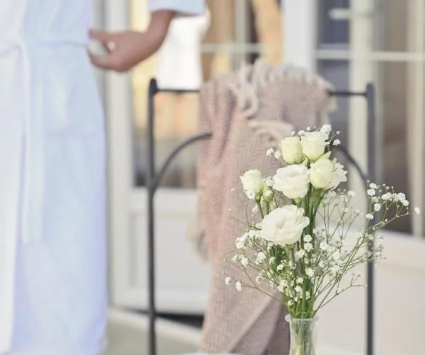 Bed & Breakfast La Bastide Du Rocher Boutique &
